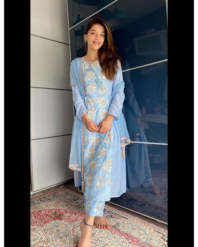 Mehreen Pirzada InstaGram New Pics